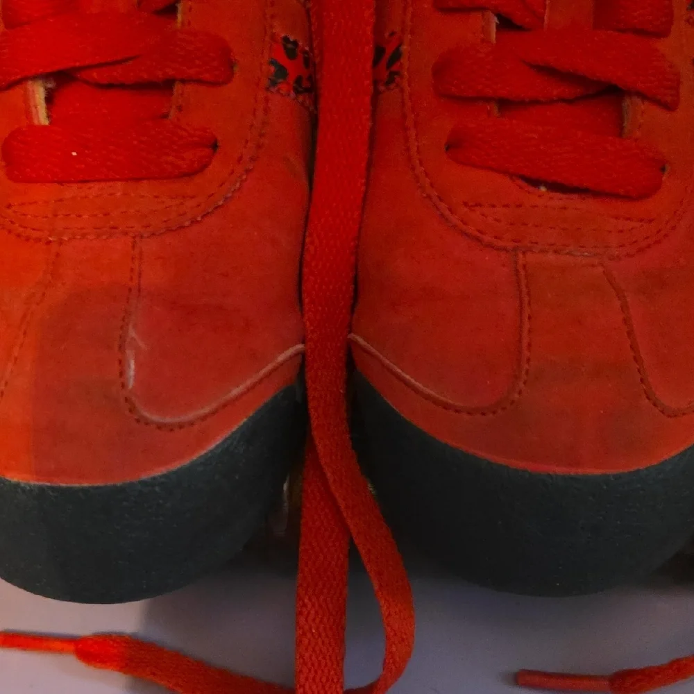 Vintage Adidas Samoa Red and Black Women's Sneakers - Picture 3 of 5